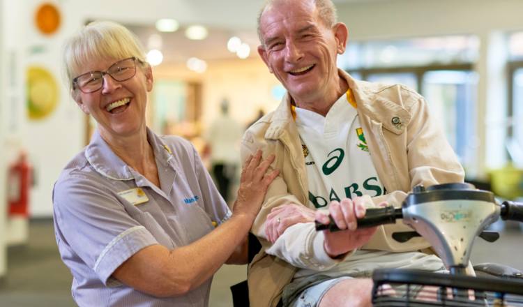 我们在英国有九家临终关怀医院。